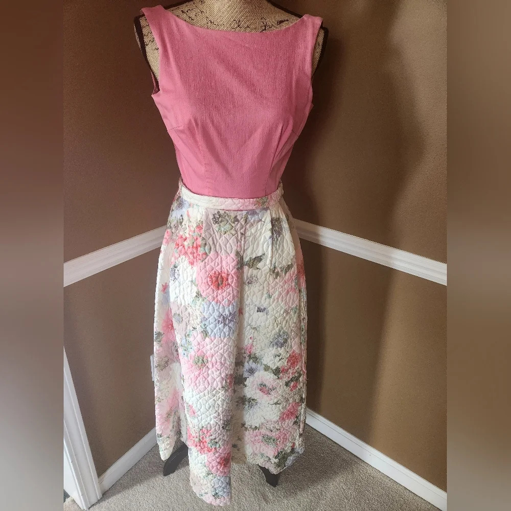 70's Pink JL Hudson Vintage Dress With‎ Quilted Bottom